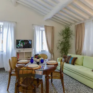 https://dreaming-lucca-leonardo.it-tuscanyhotel.com